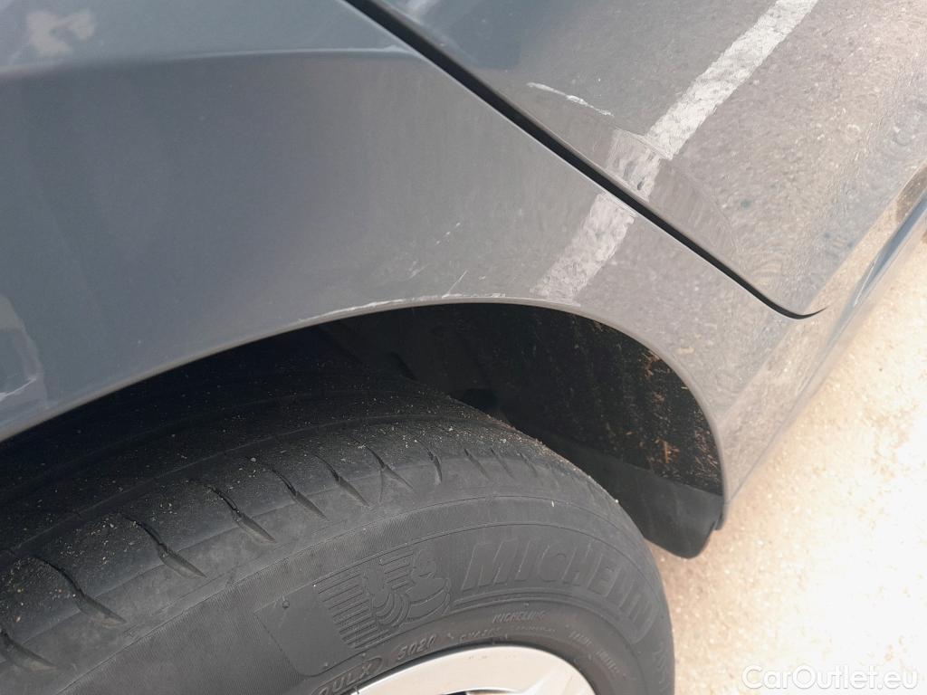  Volkswagen  Golf  VOLKSWAGEN / 2020 / 5P / berlina con portón Life 2.0 TDI 85kW (115CV) #6