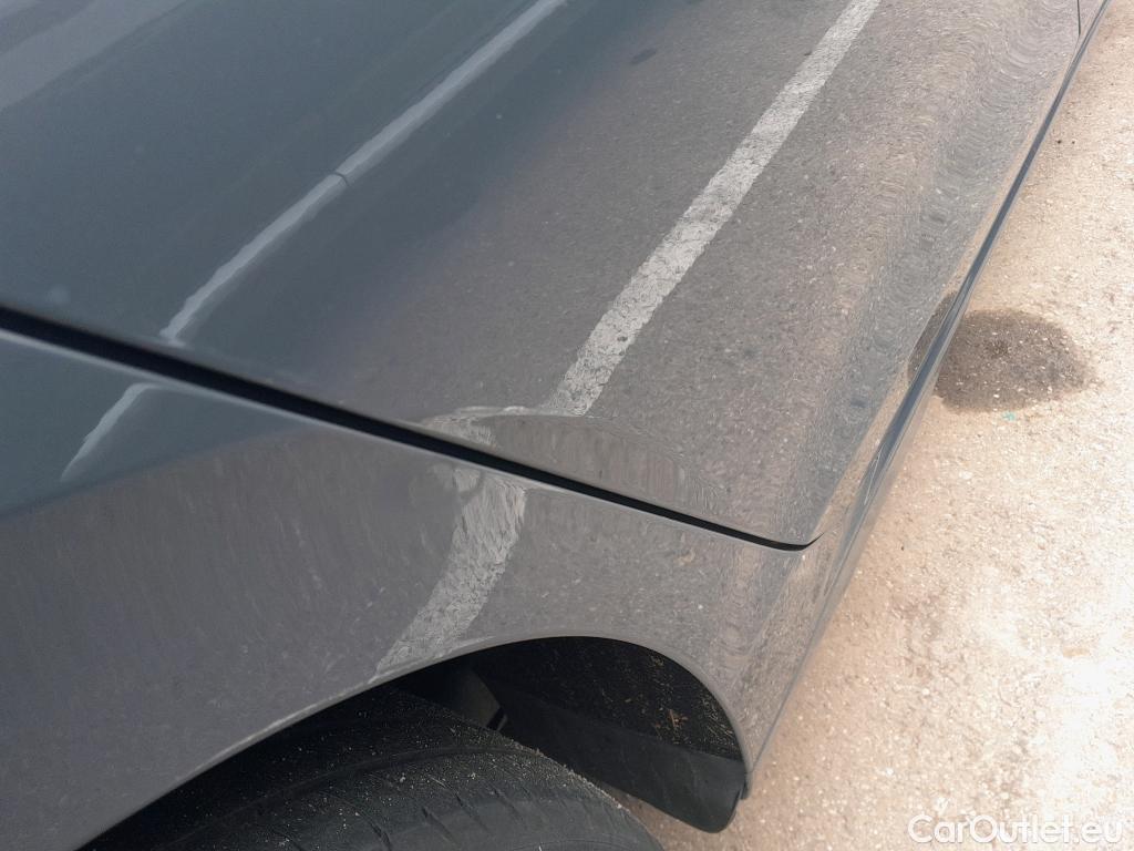  Volkswagen  Golf  VOLKSWAGEN / 2020 / 5P / berlina con portón Life 2.0 TDI 85kW (115CV) #4