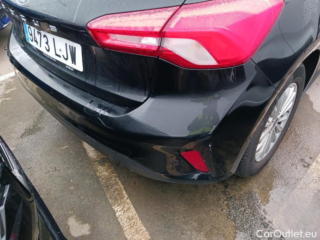  Ford  Focus FORD  / 2018 / 5P / berlina con portón 2.0 Ecoblue 110kW Titanium Auto #23