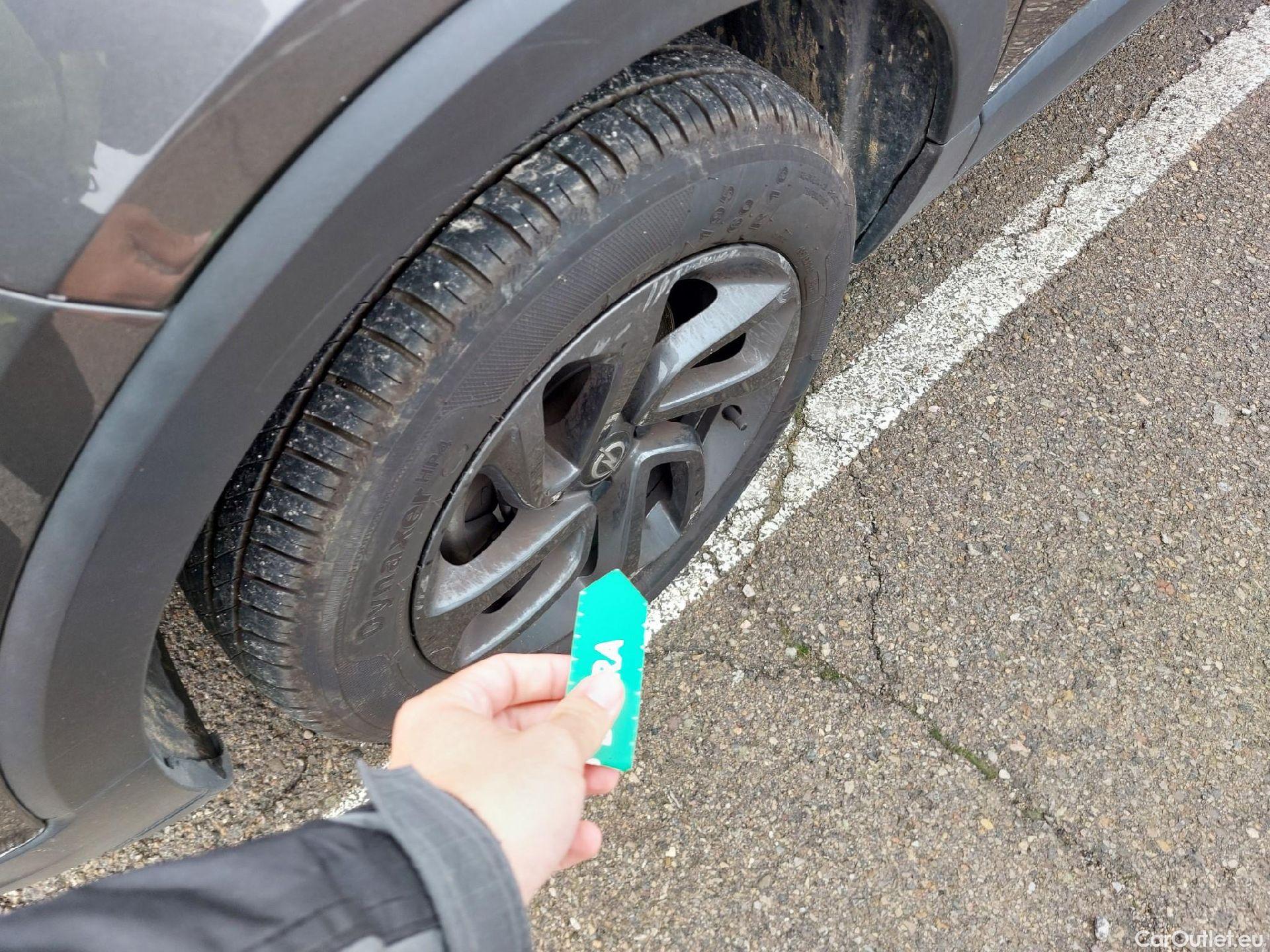  Opel  Crossland OPEL  X / 2017 / 5P / todoterreno 1.2 81kW Design Line 120 Aniversario S/S #12