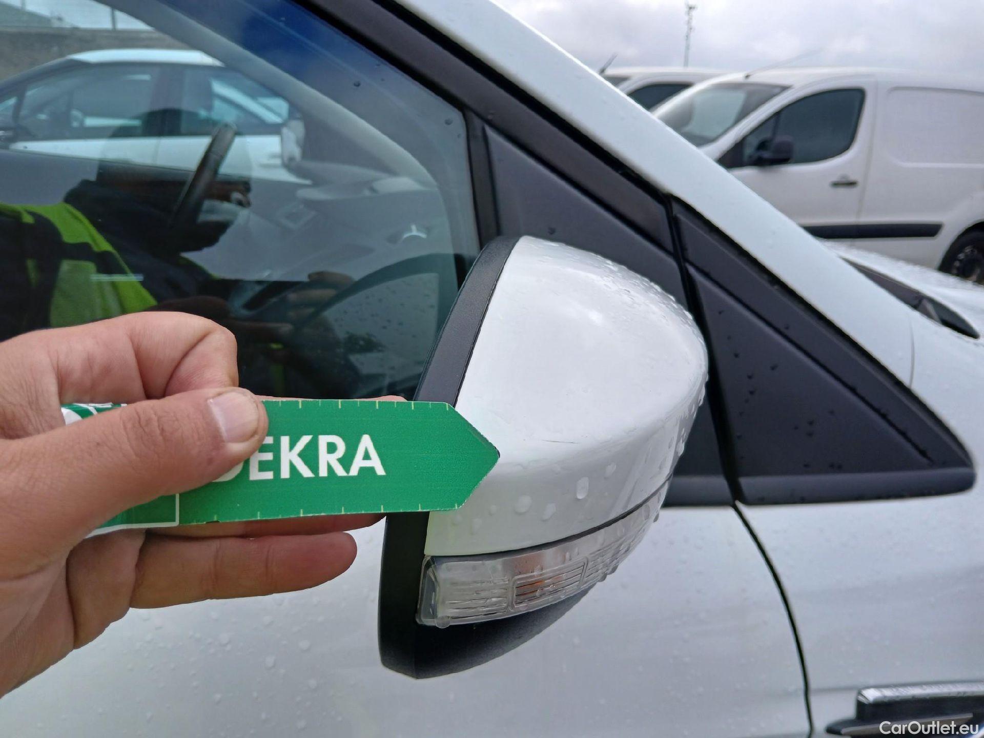  Ford  Kuga FORD  / 2016 / 5P / todoterreno 1.5 EcoBoost 88kW 4x2 Trend+ (CX) #47