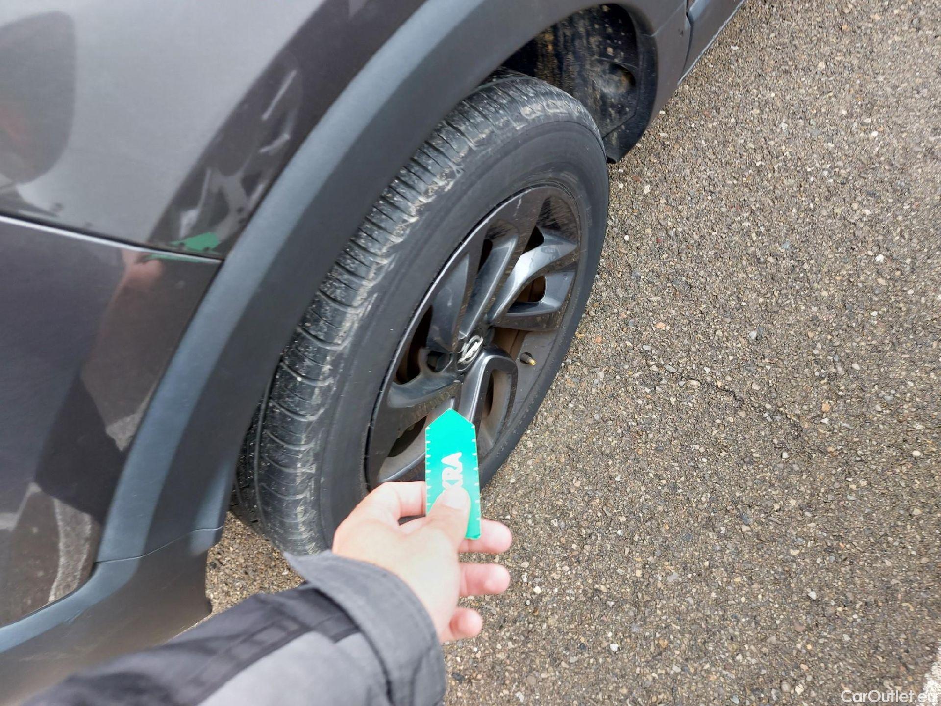  Opel  Crossland OPEL  X / 2017 / 5P / todoterreno 1.2 81kW Design Line 120 Aniversario S/S #26