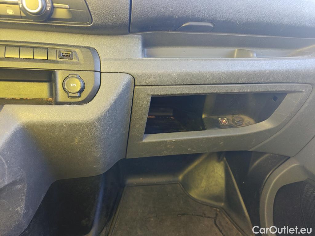  Peugeot  Expert PEUGEOT  / 2016 / 4P / furgón Furgón Premium 2.0 BlueHDi 120 EAT8 Stan #32