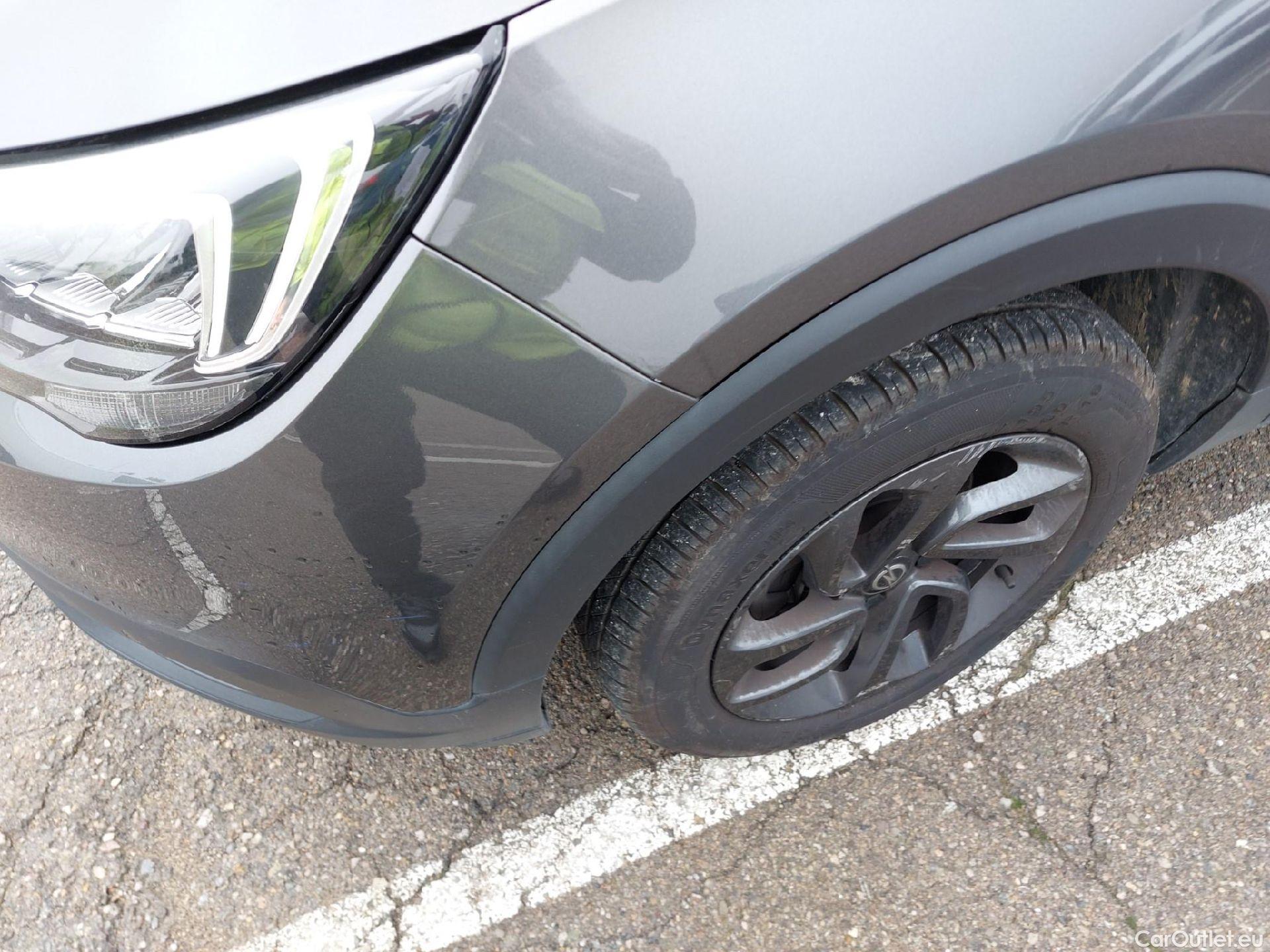  Opel  Crossland OPEL  X / 2017 / 5P / todoterreno 1.2 81kW Design Line 120 Aniversario S/S #13