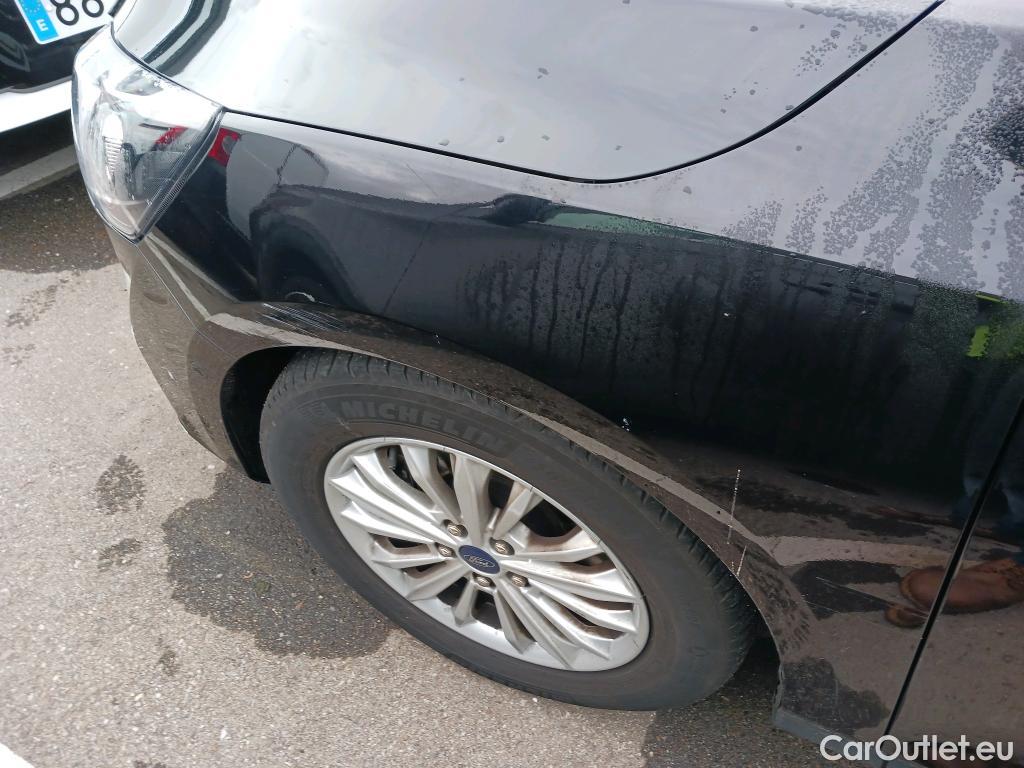  Ford  Focus FORD  / 2018 / 5P / berlina con portón 2.0 Ecoblue 110kW Titanium Auto #21