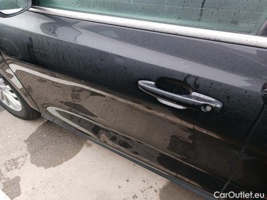  Ford  Focus FORD  / 2018 / 5P / berlina con portón 2.0 Ecoblue 110kW Titanium Auto #6