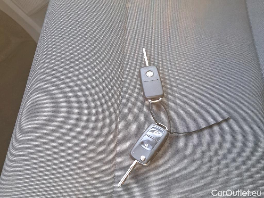  Volkswagen  Transporter VOLKSWAGEN  / 2015 / 4P / furgón Business Corto TN 2.0TDI 75kW(102CV) BMT #9