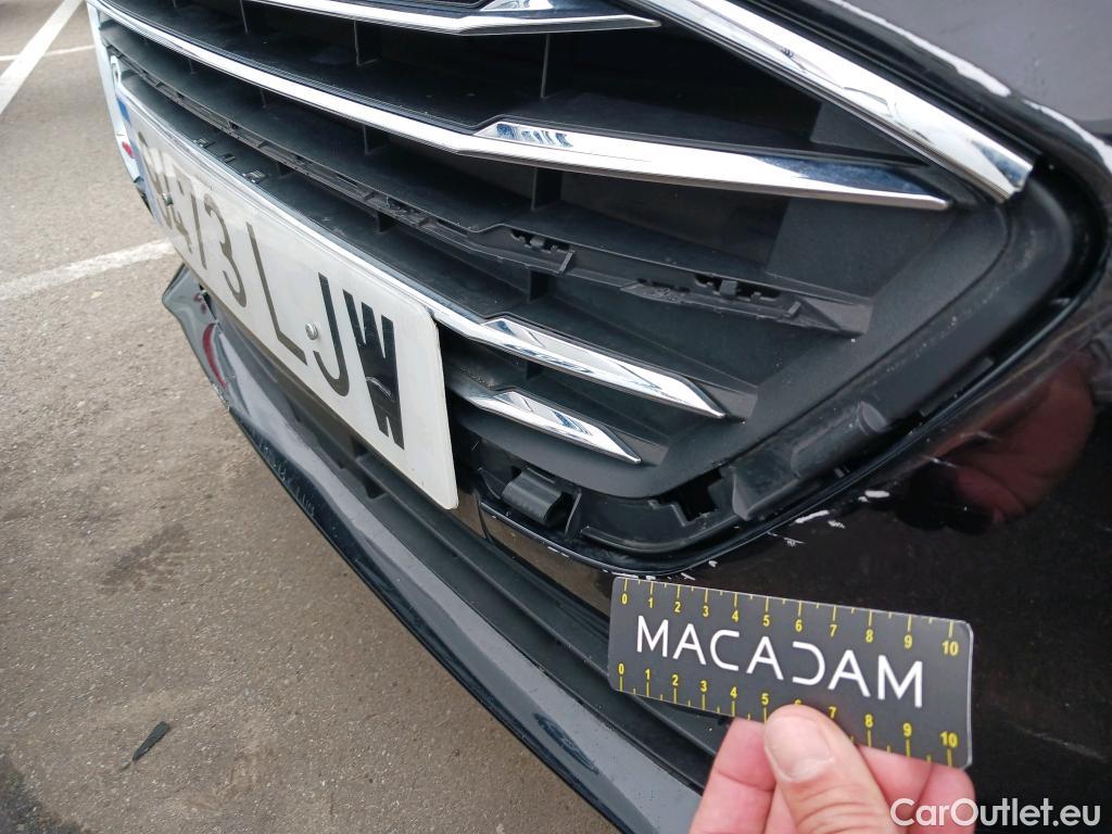  Ford  Focus FORD  / 2018 / 5P / berlina con portón 2.0 Ecoblue 110kW Titanium Auto #2