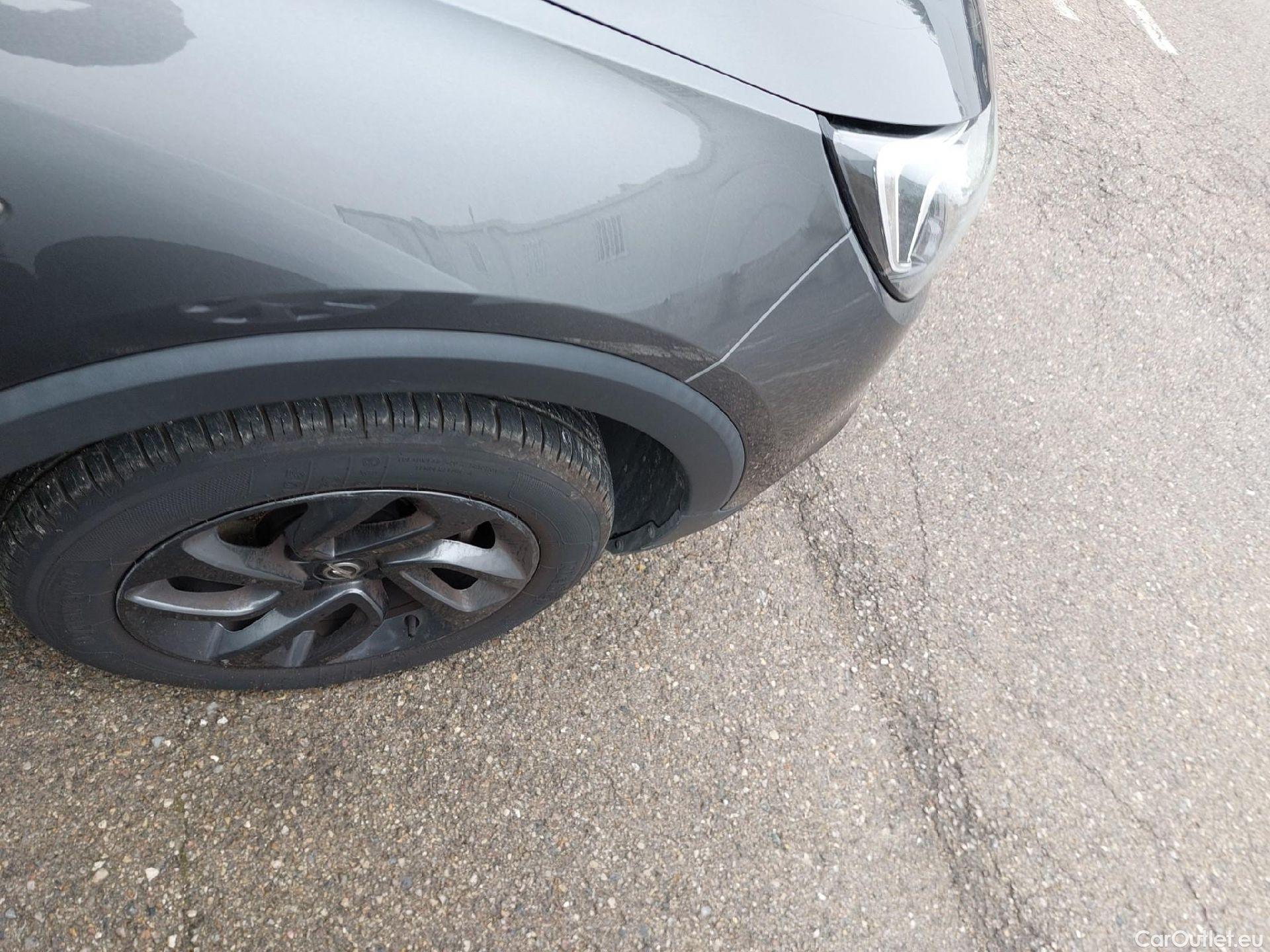  Opel  Crossland OPEL  X / 2017 / 5P / todoterreno 1.2 81kW Design Line 120 Aniversario S/S #32