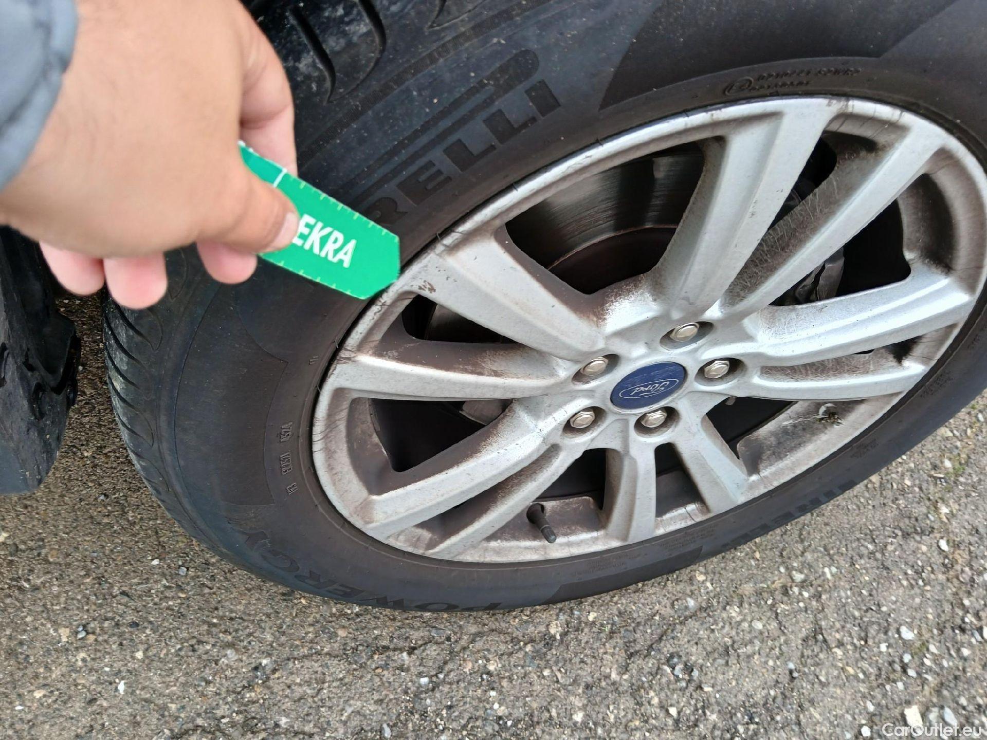  Ford  Kuga FORD  / 2016 / 5P / todoterreno 1.5 EcoBoost 88kW 4x2 Trend+ (CX) #48