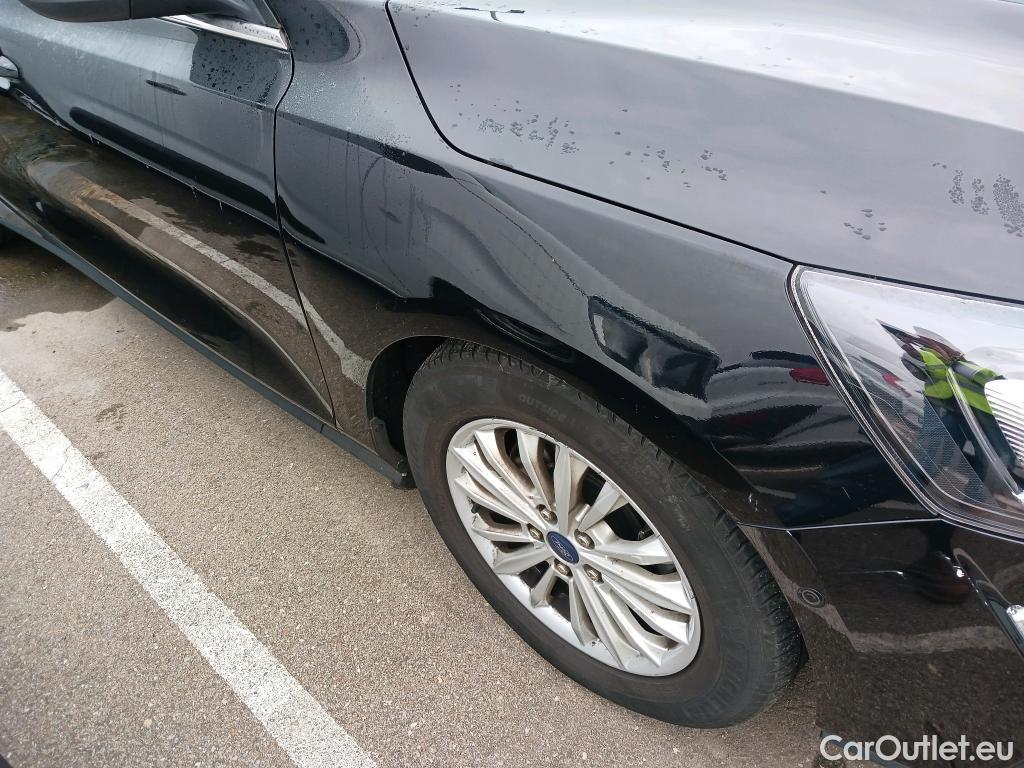  Ford  Focus FORD  / 2018 / 5P / berlina con portón 2.0 Ecoblue 110kW Titanium Auto #28