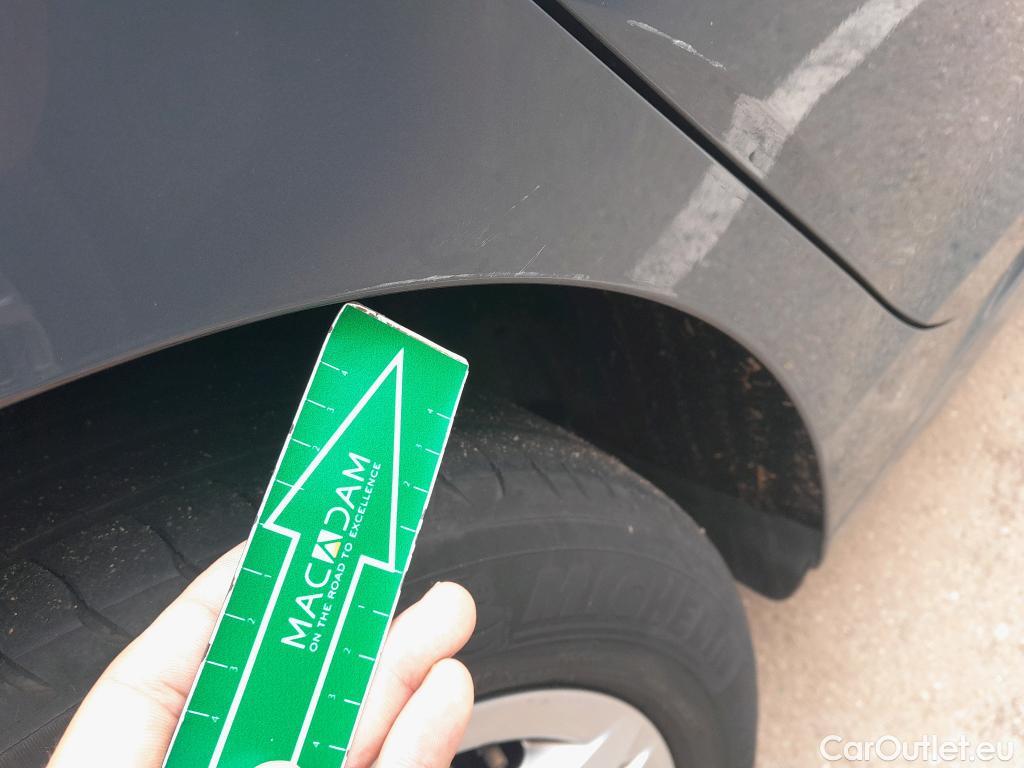  Volkswagen  Golf  VOLKSWAGEN / 2020 / 5P / berlina con portón Life 2.0 TDI 85kW (115CV) #7