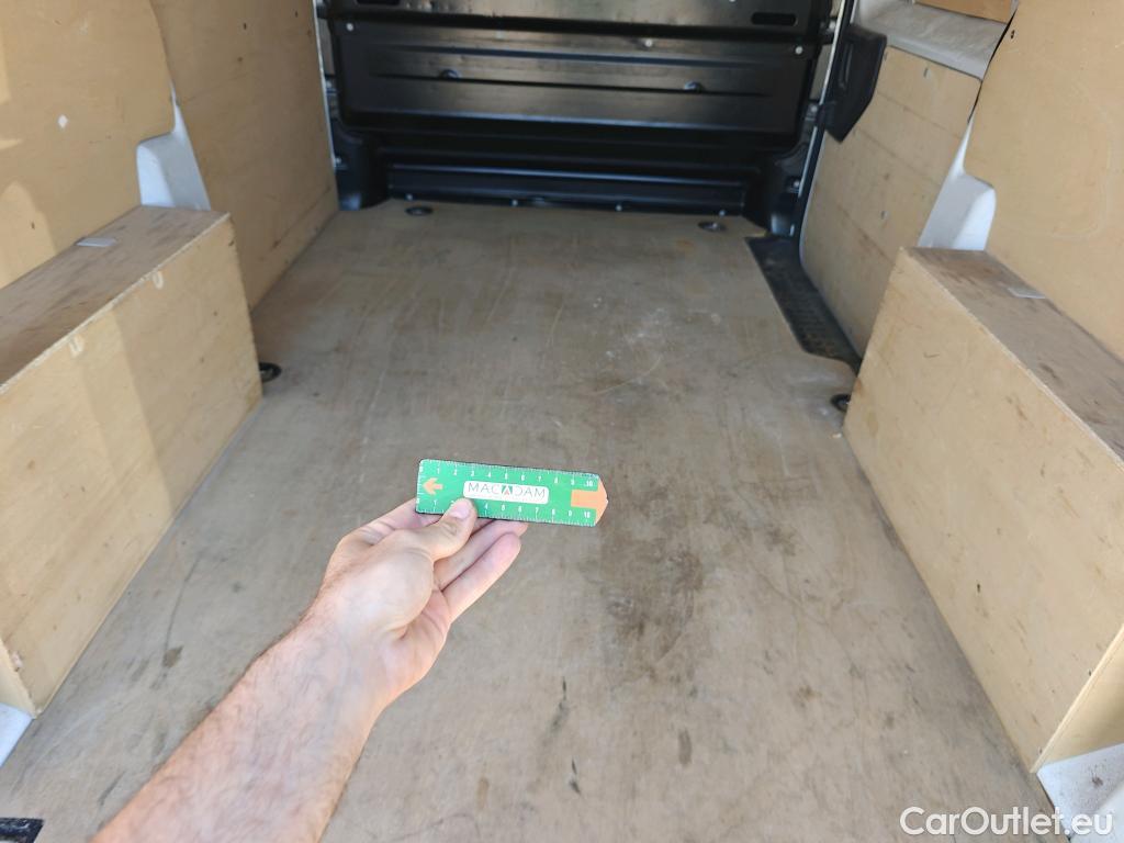  Peugeot  Expert PEUGEOT  / 2016 / 4P / furgón Furgón Premium 2.0 BlueHDi 120 EAT8 Stan #68