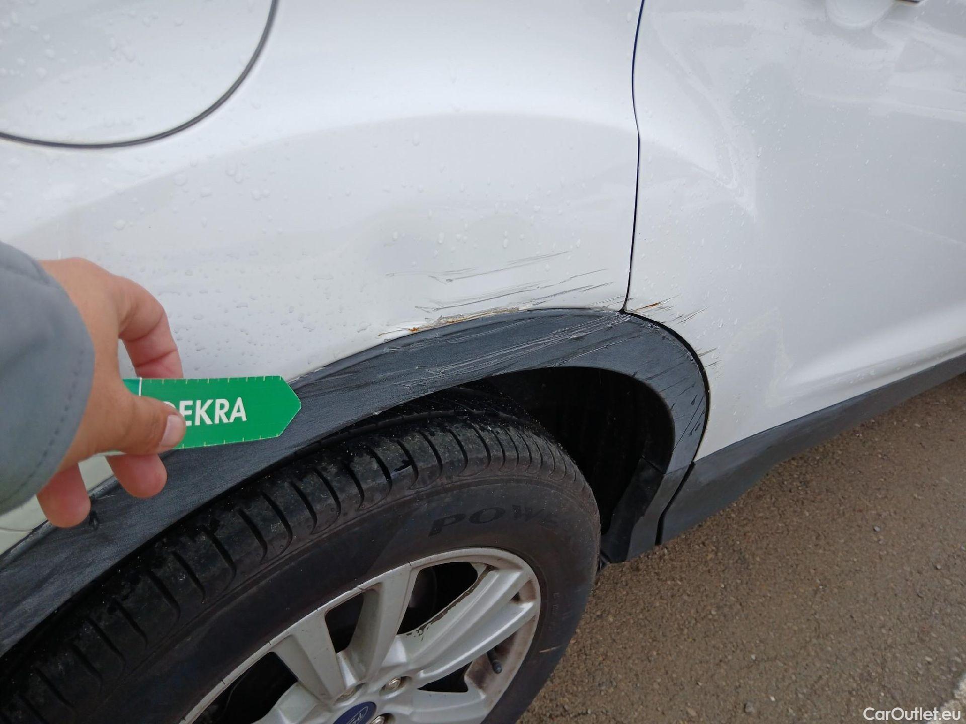  Ford  Kuga FORD  / 2016 / 5P / todoterreno 1.5 EcoBoost 88kW 4x2 Trend+ (CX) #39