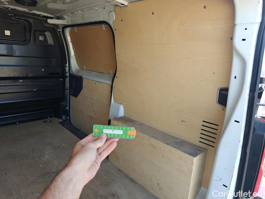  Peugeot  Expert PEUGEOT  / 2016 / 4P / furgón Furgón Premium 2.0 BlueHDi 120 EAT8 Stan #69