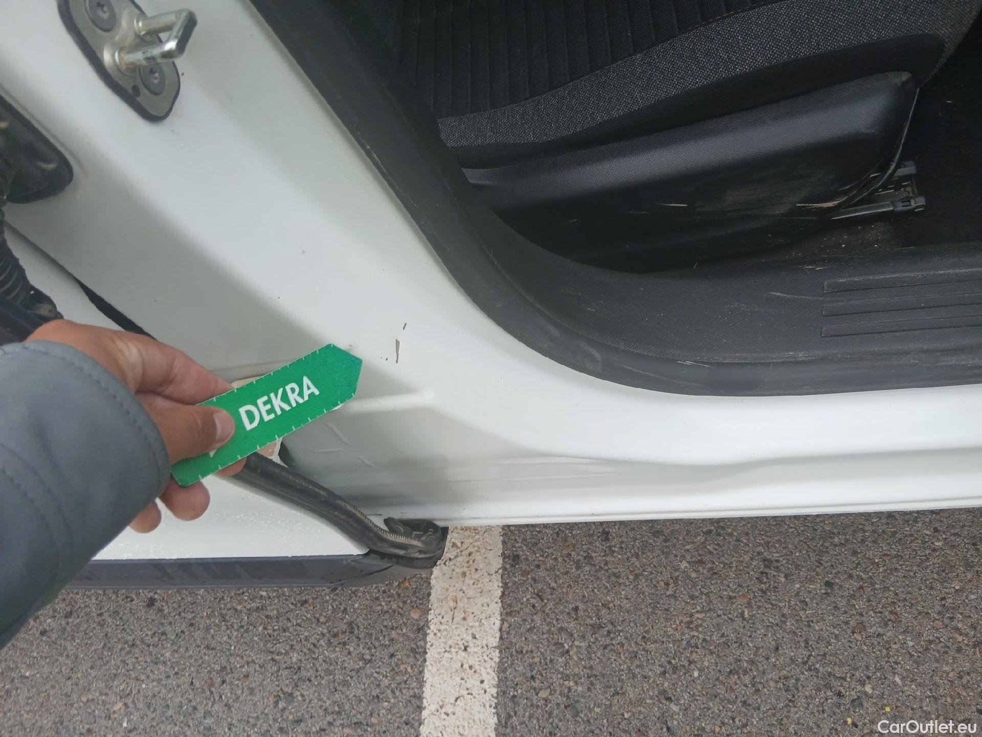  Peugeot  2008 PEUGEOT  / 2019 / 5P / todoterreno Active BlueHDI 81kW (110CV) #31