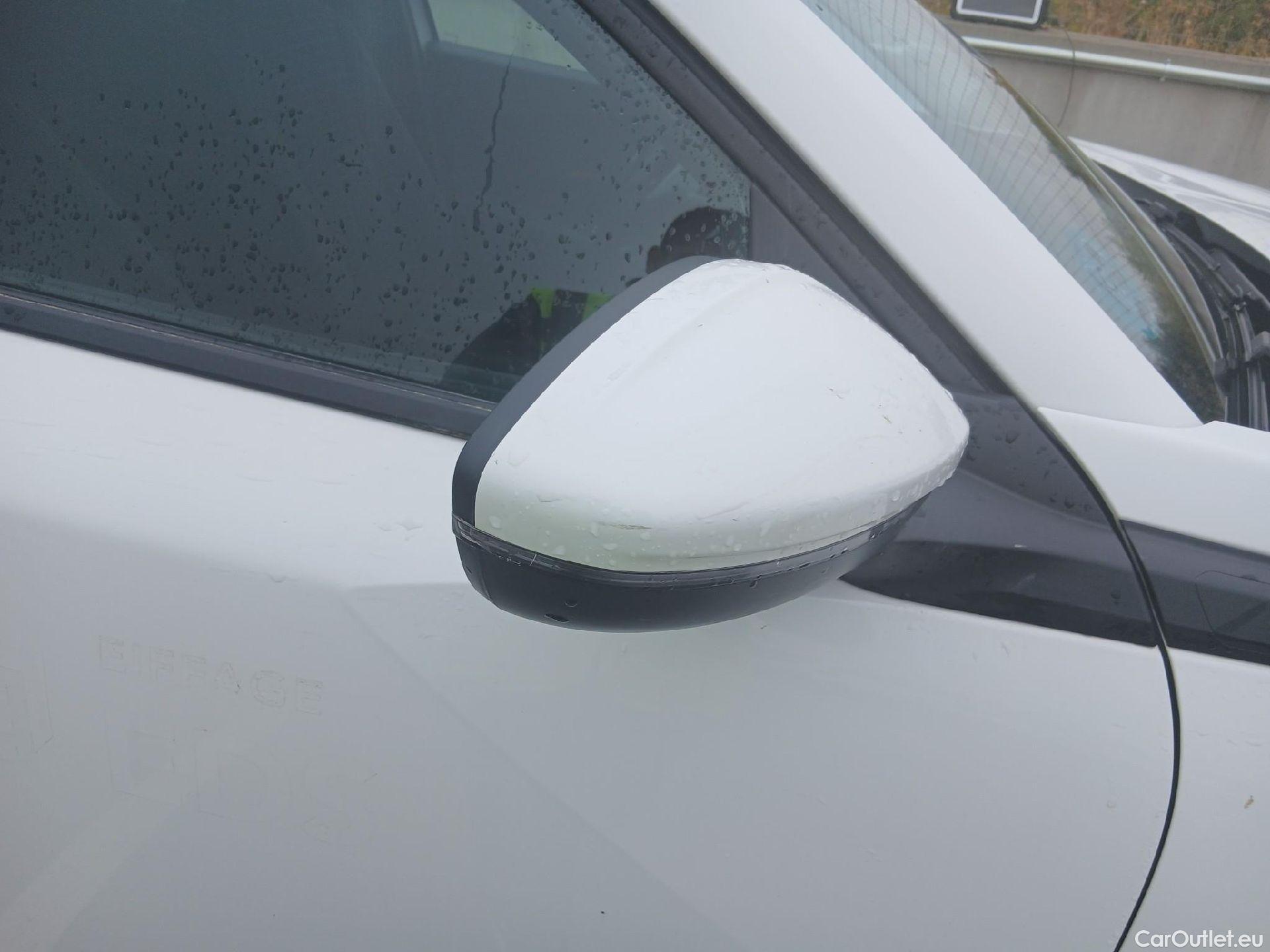  Peugeot  2008 PEUGEOT  / 2019 / 5P / todoterreno Active BlueHDI 81kW (110CV) #25