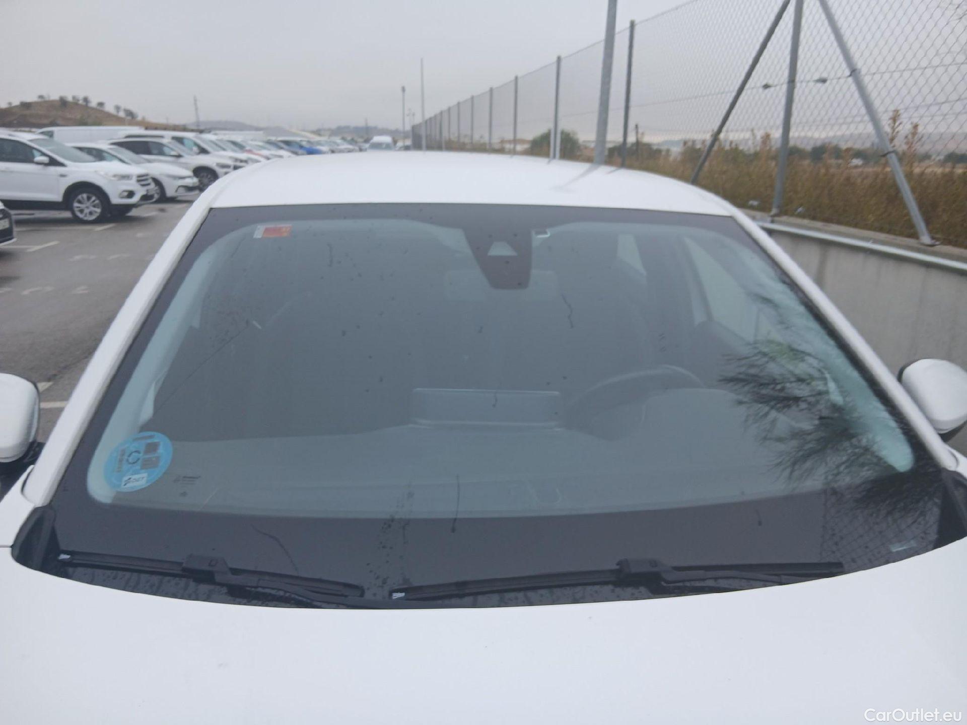  Peugeot  2008 PEUGEOT  / 2019 / 5P / todoterreno Active BlueHDI 81kW (110CV) #9