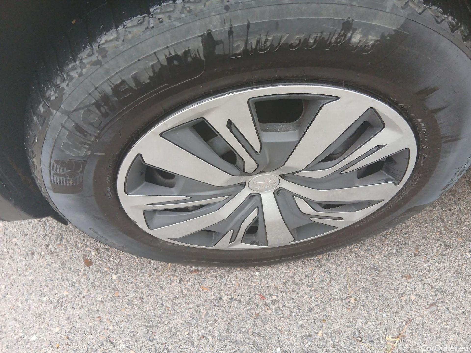  Peugeot  2008 PEUGEOT  / 2019 / 5P / todoterreno Active BlueHDI 81kW (110CV) #10