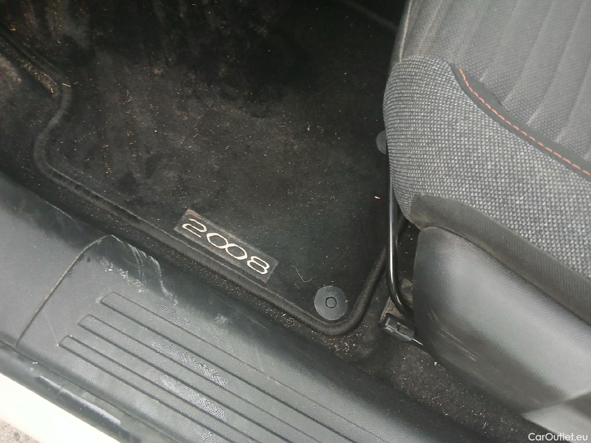  Peugeot  2008 PEUGEOT  / 2019 / 5P / todoterreno Active BlueHDI 81kW (110CV) #2