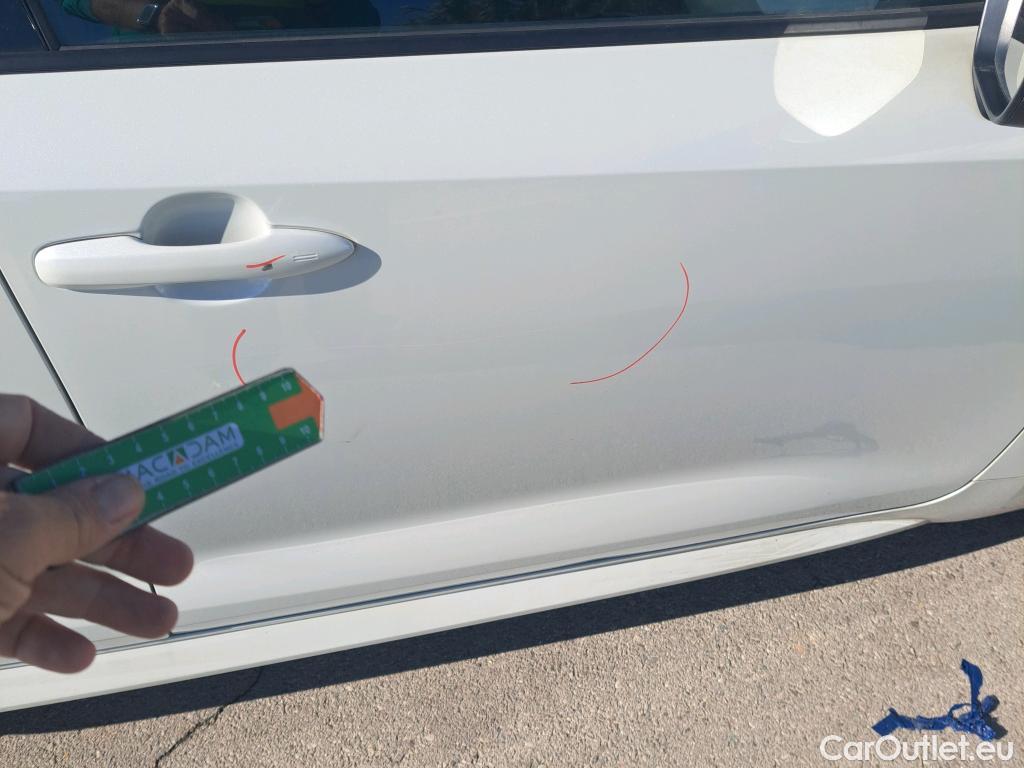  Toyota  Corolla TOYOTA  / 2020 / 5P / berlina con portón 2.0 180H STYLE E-CVT #13