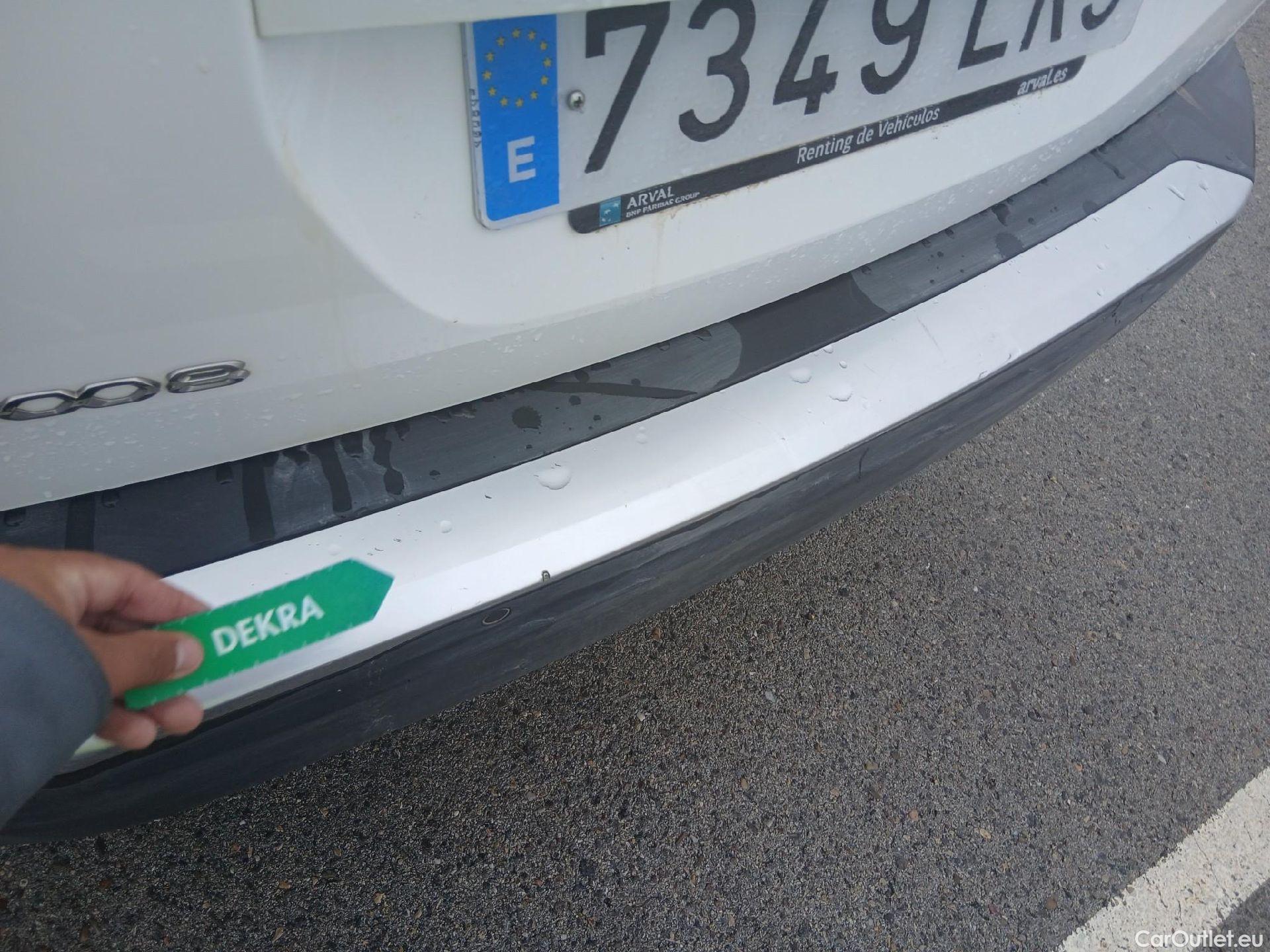  Peugeot  2008 PEUGEOT  / 2019 / 5P / todoterreno Active BlueHDI 81kW (110CV) #19