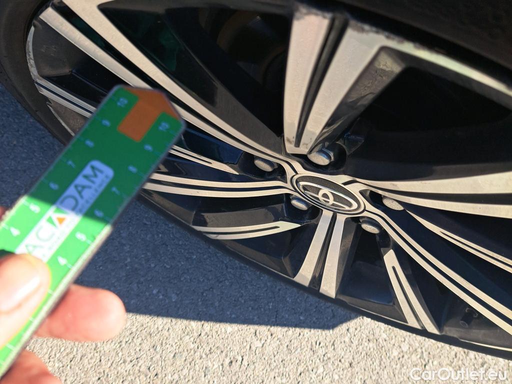  Toyota  Corolla TOYOTA  / 2020 / 5P / berlina con portón 2.0 180H STYLE E-CVT #12