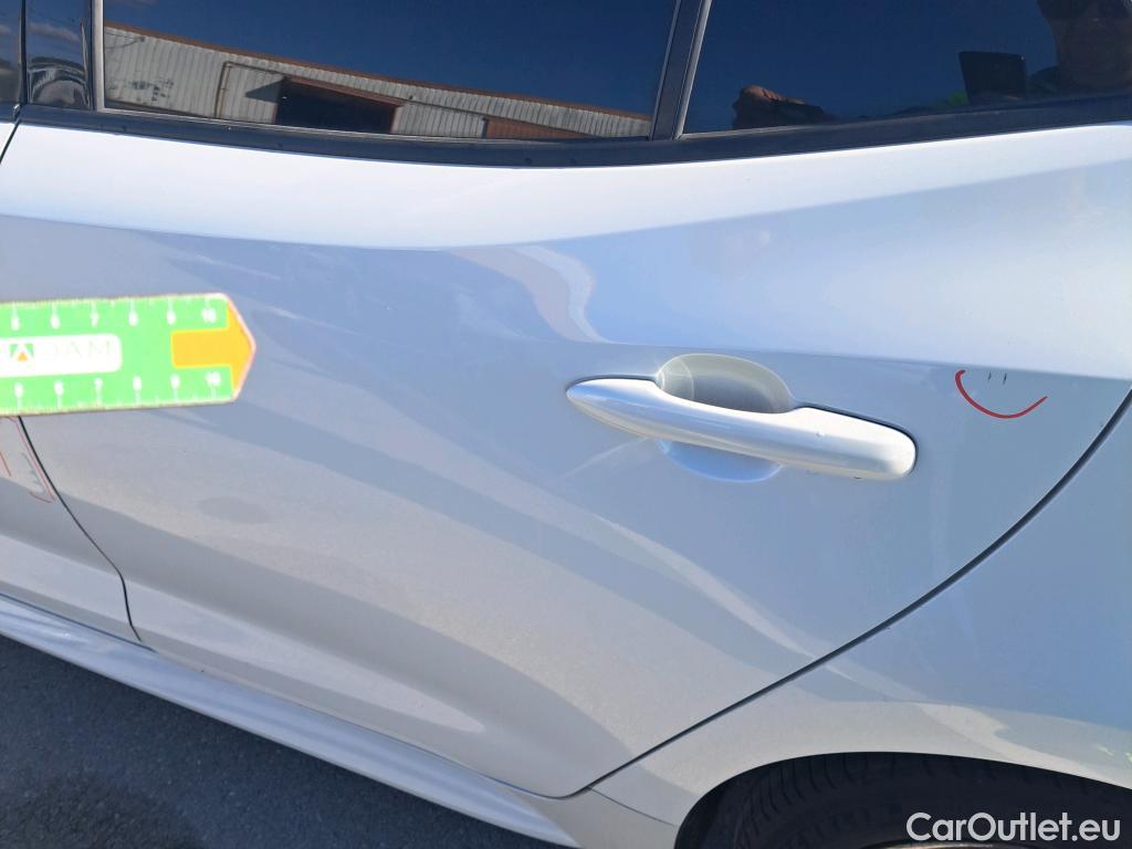  Toyota  Corolla TOYOTA  / 2020 / 5P / berlina con portón 2.0 180H STYLE E-CVT #51