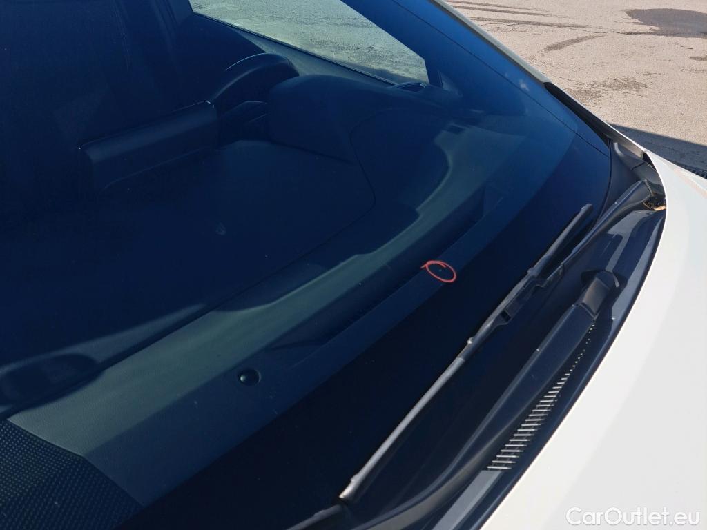  Toyota  Corolla TOYOTA  / 2020 / 5P / berlina con portón 2.0 180H STYLE E-CVT #1