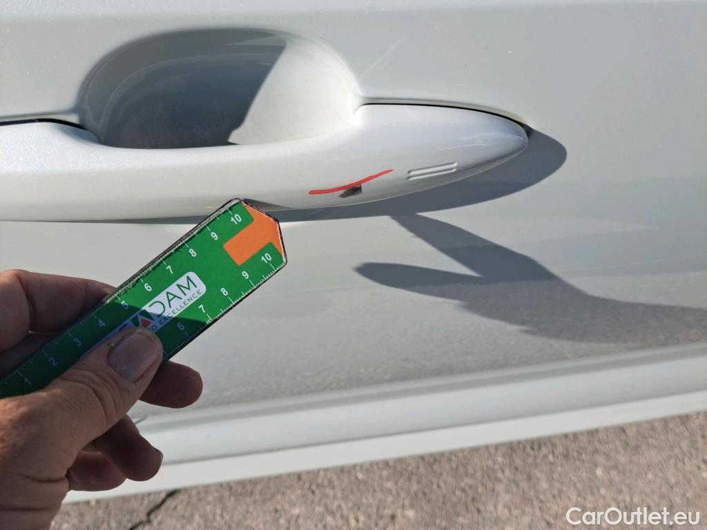  Toyota  Corolla TOYOTA  / 2020 / 5P / berlina con portón 2.0 180H STYLE E-CVT #48