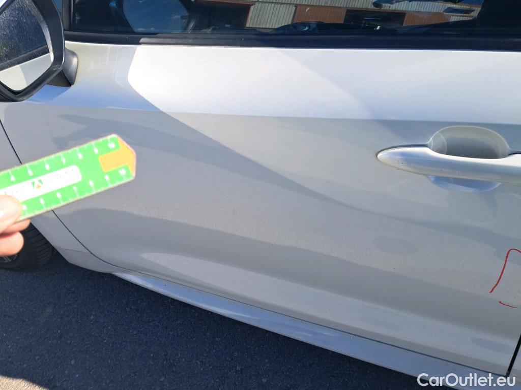  Toyota  Corolla TOYOTA  / 2020 / 5P / berlina con portón 2.0 180H STYLE E-CVT #3