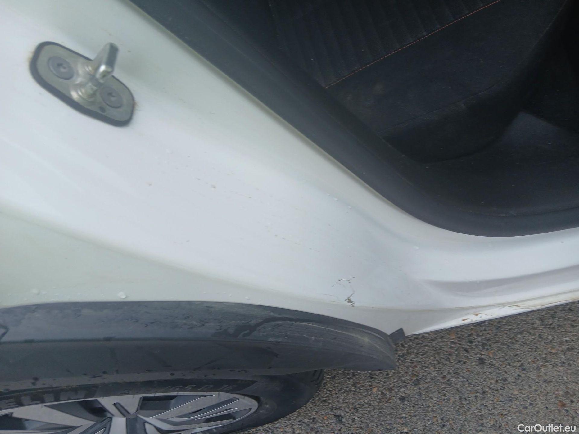  Peugeot  2008 PEUGEOT  / 2019 / 5P / todoterreno Active BlueHDI 81kW (110CV) #28