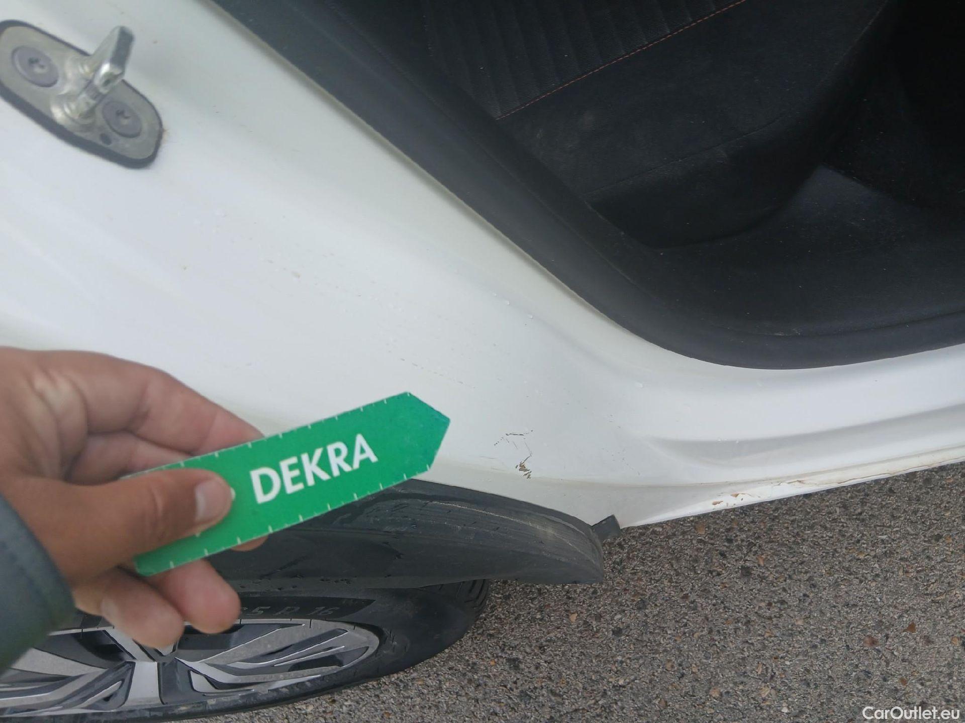  Peugeot  2008 PEUGEOT  / 2019 / 5P / todoterreno Active BlueHDI 81kW (110CV) #29