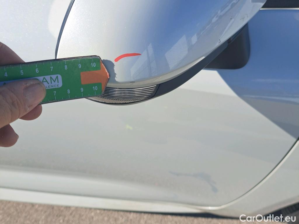  Toyota  Corolla TOYOTA  / 2020 / 5P / berlina con portón 2.0 180H STYLE E-CVT #50