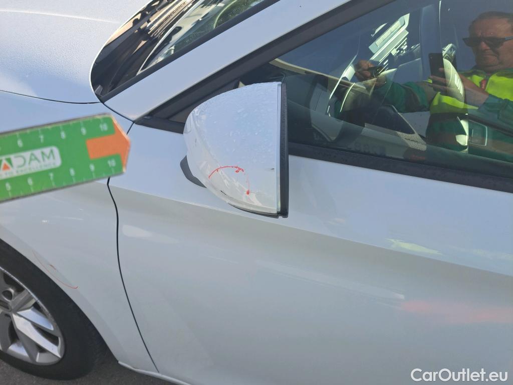  Land Rover  Discovery SEAT Nuevo León / 2020 / 5P / berlina con portón 1.5 TSI 96kW S&S Style Go(SP) #47