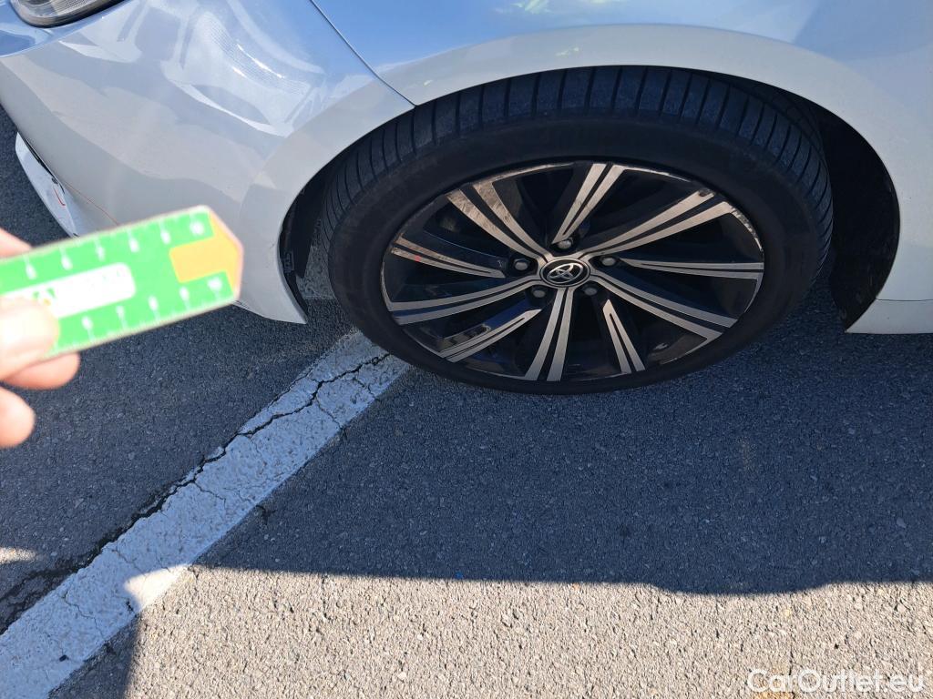  Toyota  Corolla TOYOTA  / 2020 / 5P / berlina con portón 2.0 180H STYLE E-CVT #9