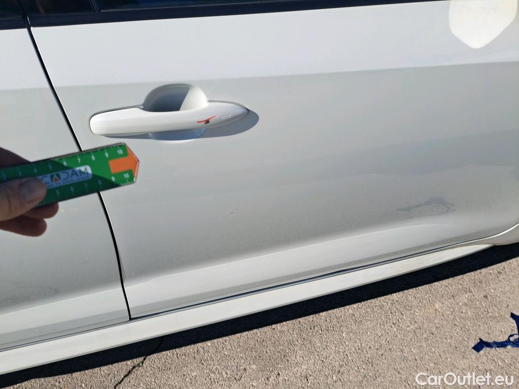  Toyota  Corolla TOYOTA  / 2020 / 5P / berlina con portón 2.0 180H STYLE E-CVT #47