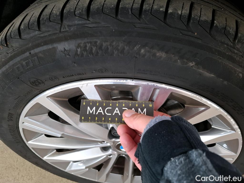  Bmw  Serie 2 BMW  Active Tourer / 2018 / 5P / monospace 225xe Luxury Auto #9