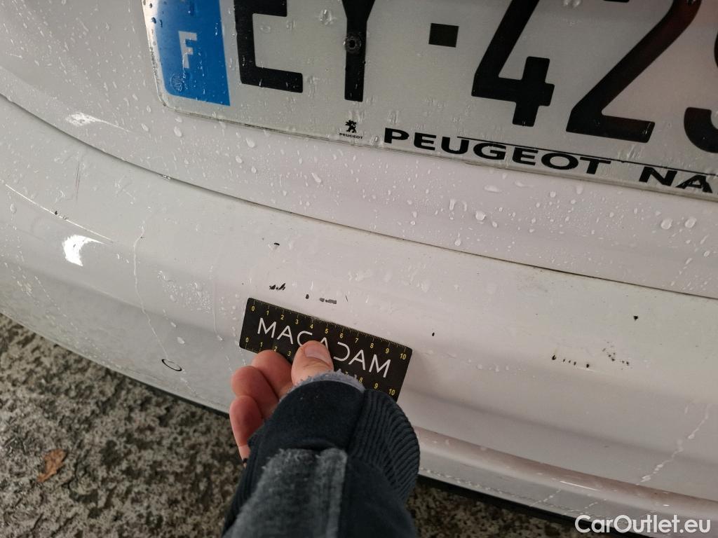  Peugeot  208 PEUGEOT  Affaire / 2015 / 5P / Berline 1.6 BLUEHDI 100 PREMIUM PACK #11