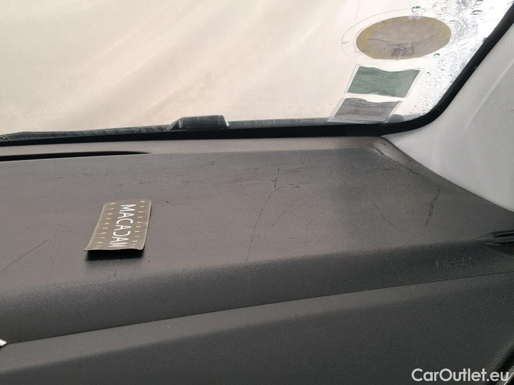  Peugeot  208 PEUGEOT  Affaire / 2015 / 5P / Berline 1.6 BLUEHDI 100 PREMIUM PACK #2