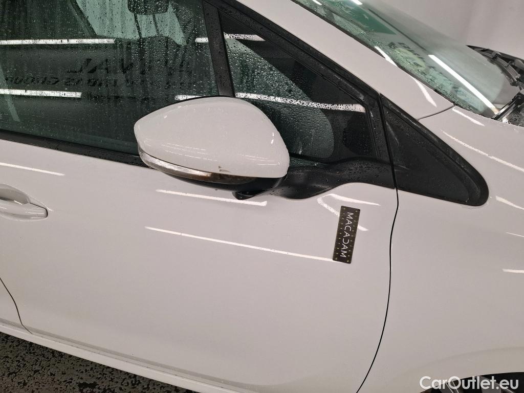  Peugeot  208 PEUGEOT  Affaire / 2015 / 5P / Berline 1.6 BLUEHDI 100 PREMIUM PACK #33