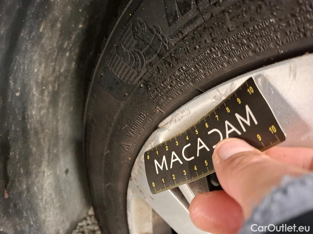  Peugeot  208 PEUGEOT  Affaire / 2015 / 5P / Berline 1.6 BLUEHDI 100 PREMIUM PACK #39