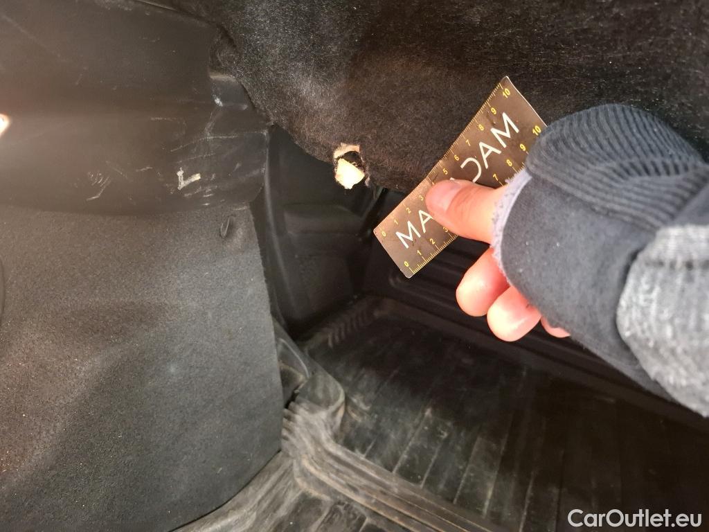  Peugeot  208 PEUGEOT  Affaire / 2015 / 5P / Berline 1.6 BLUEHDI 100 PREMIUM PACK #19