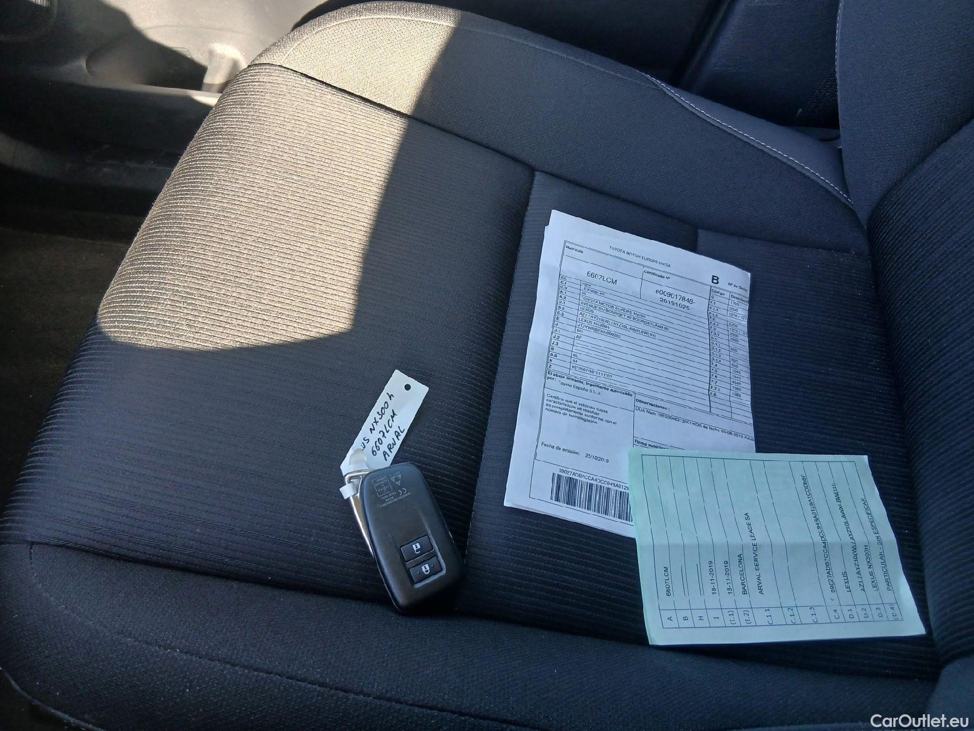  Lexus  NX LEXUS  / 2017 / 5P / todoterreno 2.5 300h Business Navigation 2WD (CX) #2