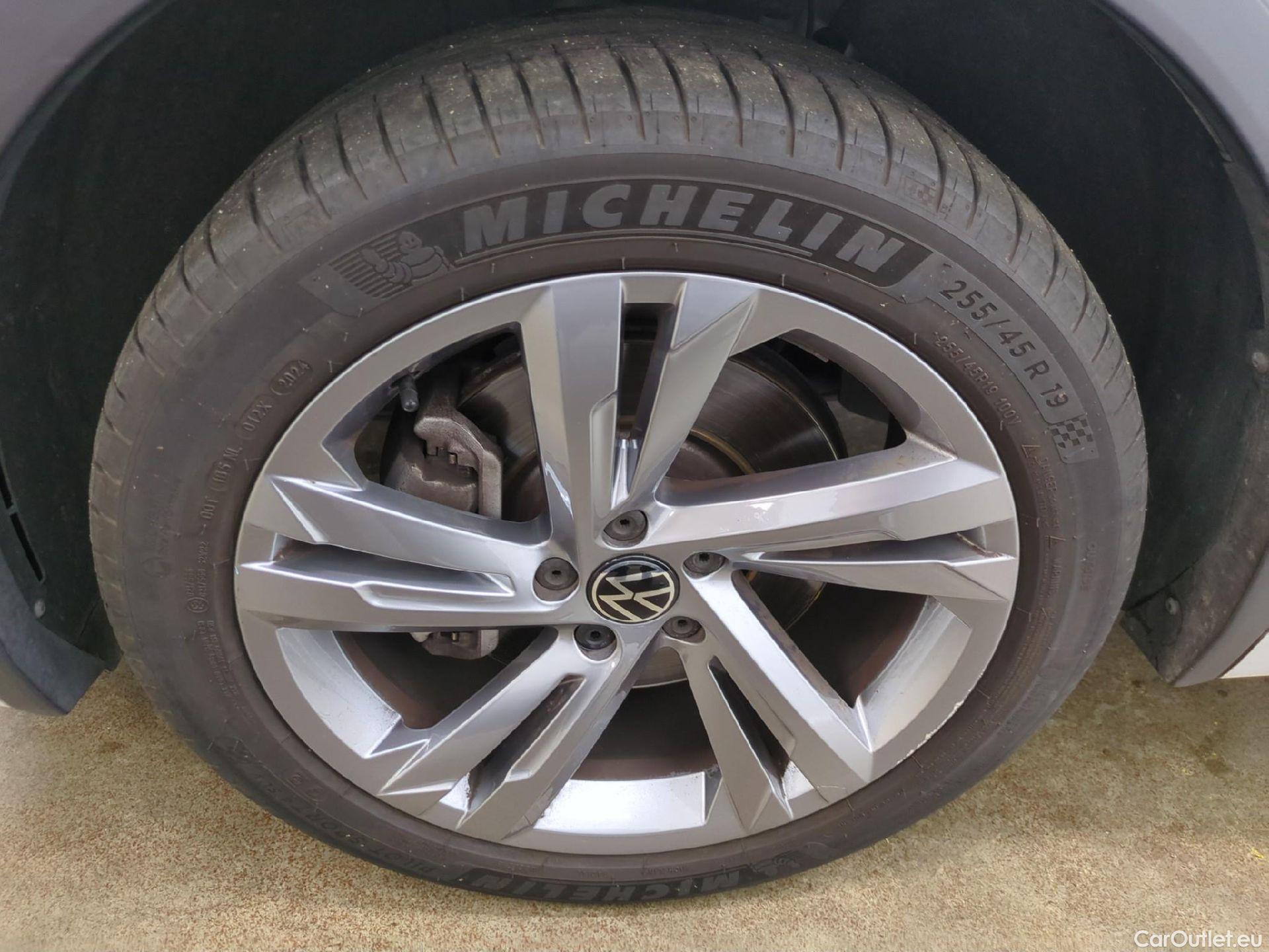  Volkswagen  Tiguan VOLKSWAGEN  / 2020 / 5P / SUV 1.4 eHybrid 245 DSG6 R-Line Exclusive #4