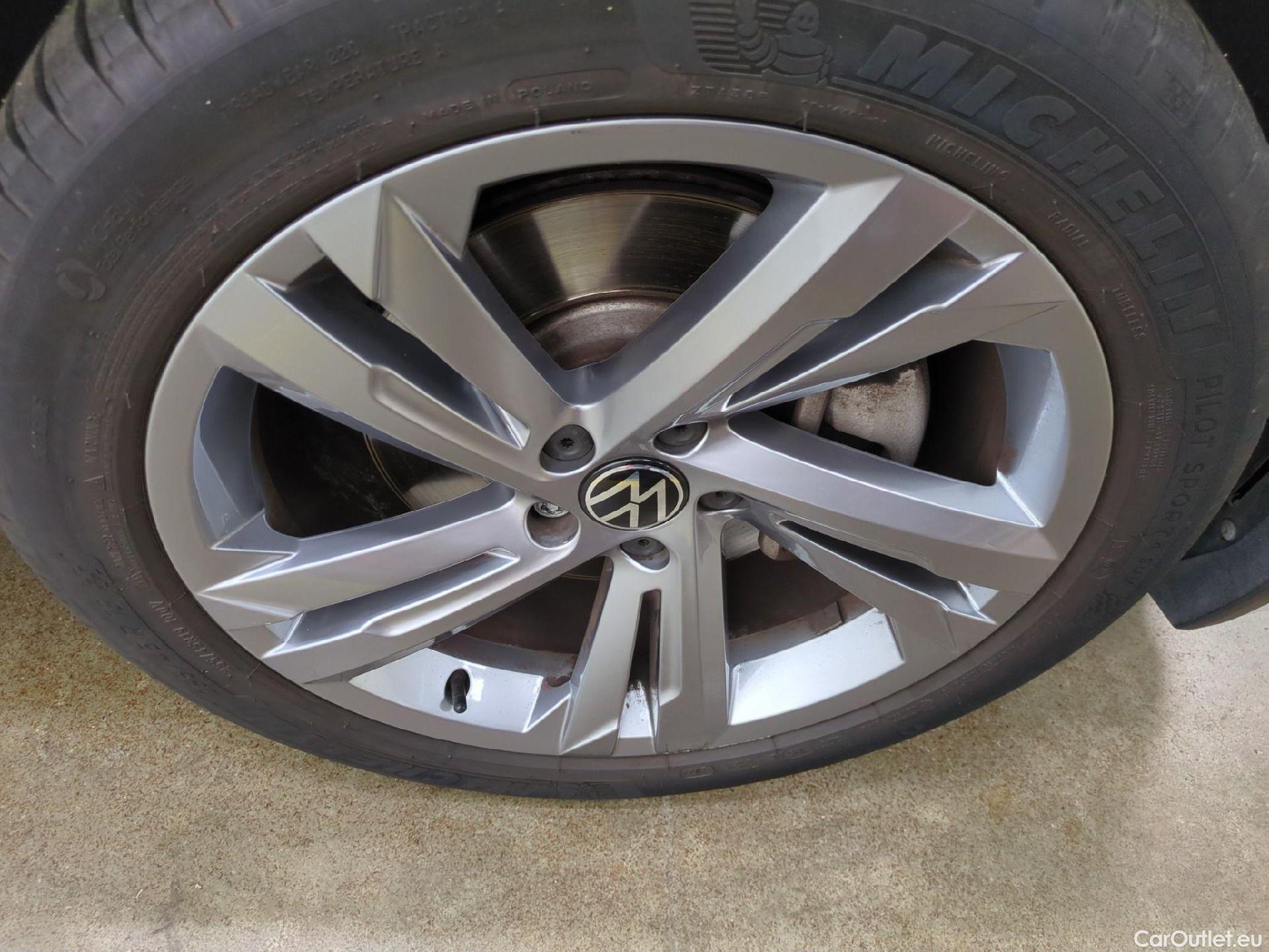  Volkswagen  Tiguan VOLKSWAGEN  / 2020 / 5P / SUV 1.4 eHybrid 245 DSG6 R-Line Exclusive #3