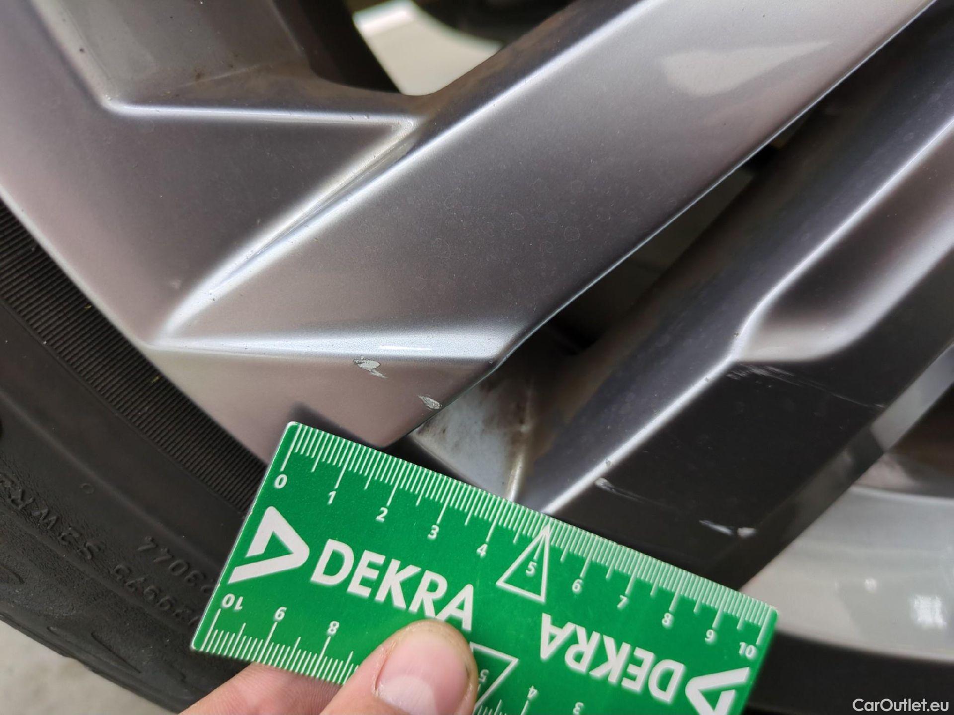  Volkswagen  Tiguan VOLKSWAGEN  / 2020 / 5P / SUV 1.4 eHybrid 245 DSG6 R-Line Exclusive #9