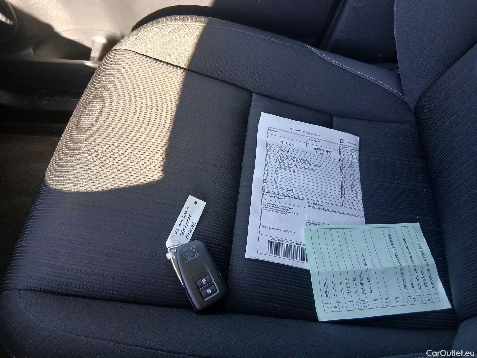  Lexus  NX LEXUS  / 2017 / 5P / todoterreno 2.5 300h Business Navigation 2WD (CX) #1