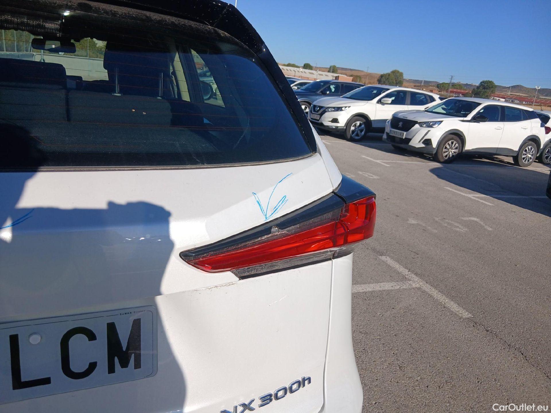  Lexus  NX LEXUS  / 2017 / 5P / todoterreno 2.5 300h Business Navigation 2WD (CX) #35