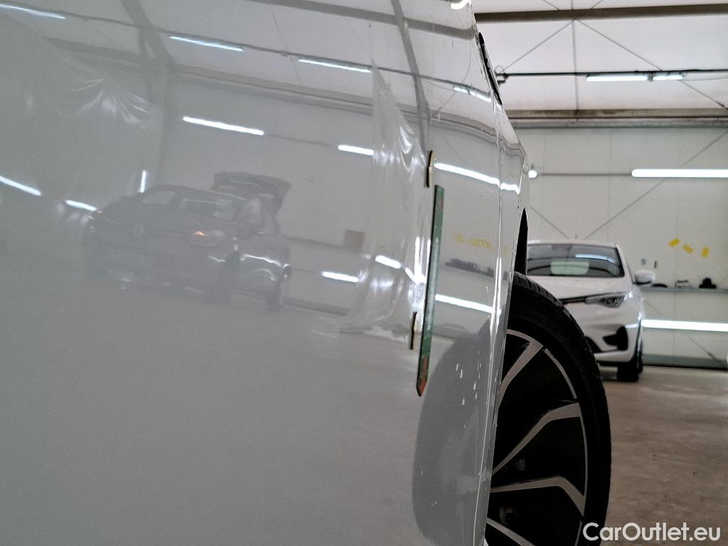  Volkswagen  Golf  VOLKSWAGEN SW / 2020 / 5P / Break 2.0 TDI SCR 150 DSG STYLE SW #4